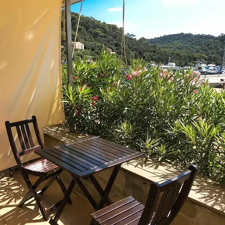 La Maison Du Bed & Breakfast