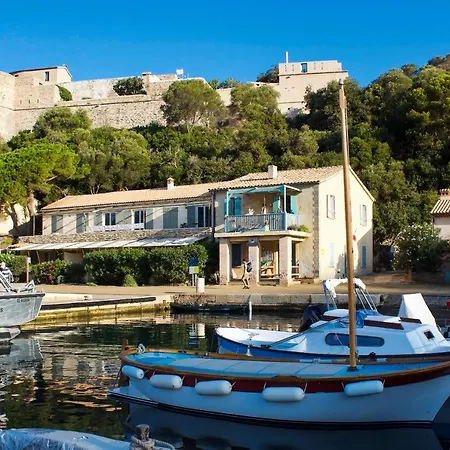 Bed & Breakfast La Maison Du Port-Cros